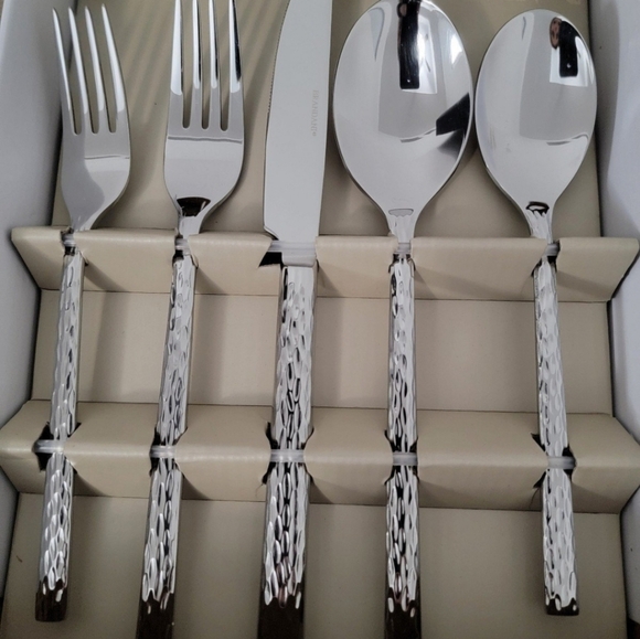 Silver Flatware Set - Picture 2 of 4